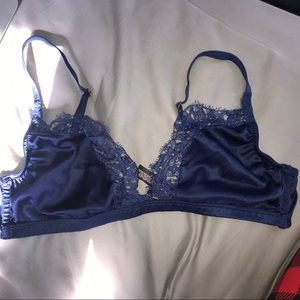 BLUE VS BRALETTE